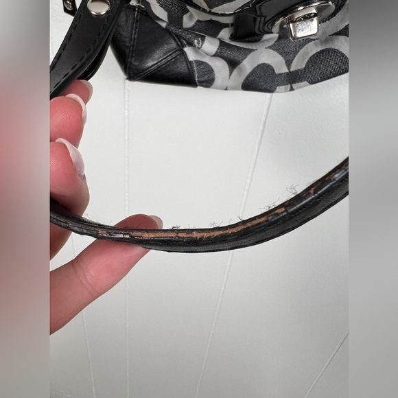 Coach signature Peyton carryall 14515 - Dec 2009 - Picture 10 of 17